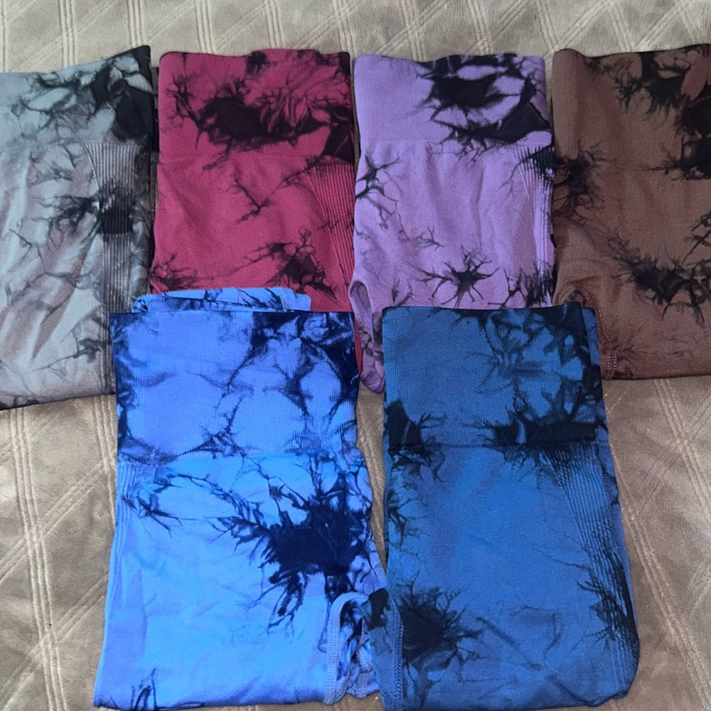 Tie Dye Scrunch Leggings Bundle size SMALL